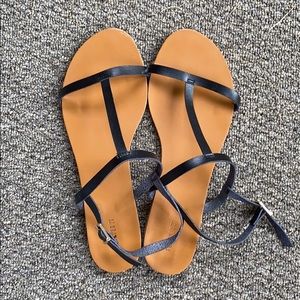 F21 black sandals